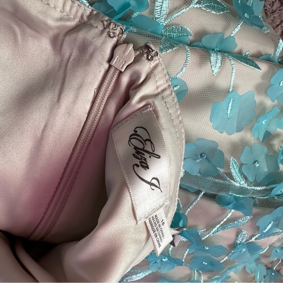 Floral Appliqué Cocktail Midi Dress - Picture 6 of 6